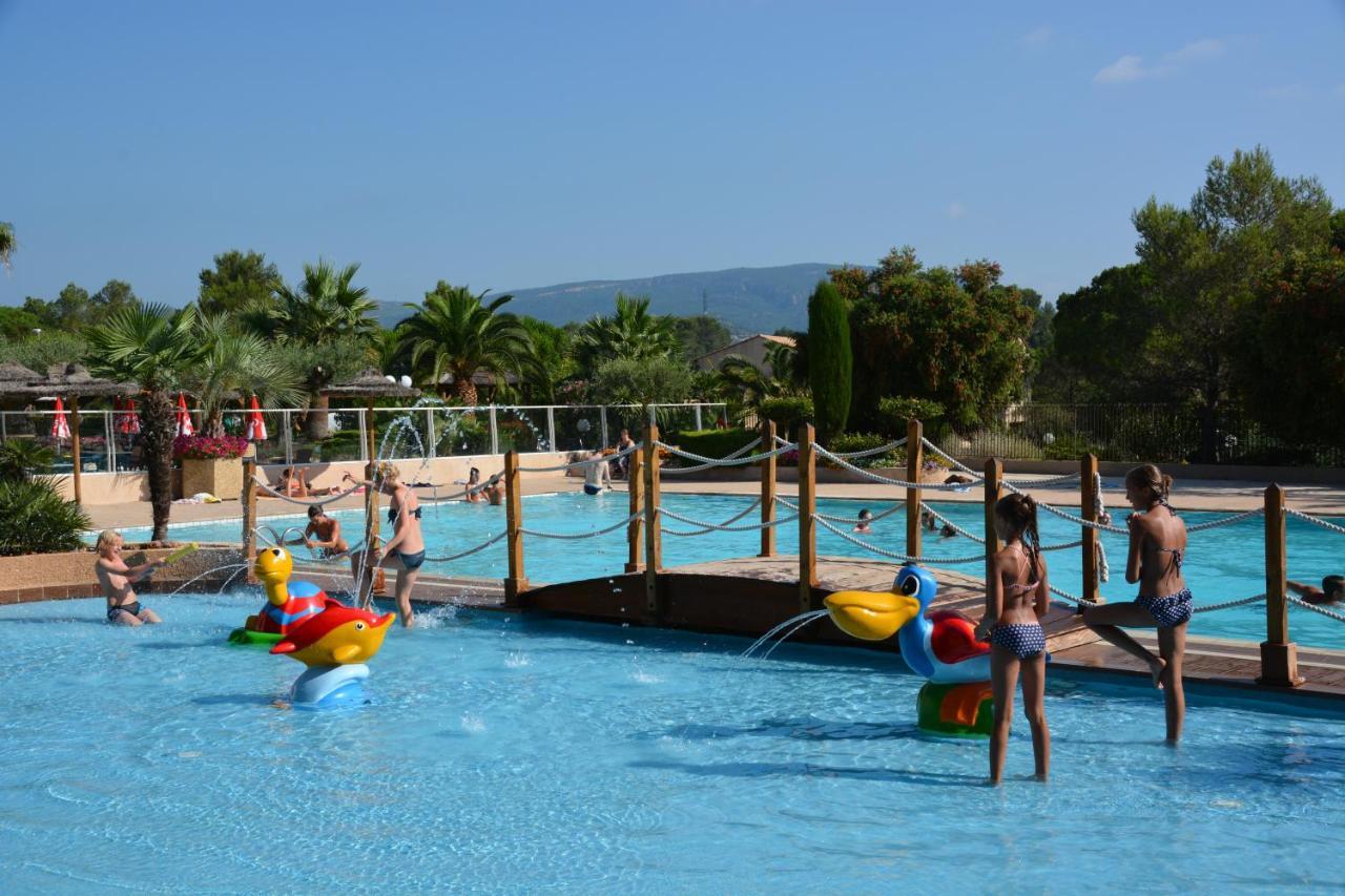 3 Bedroom Chalets Camping Lei Suves - Joycasa Roquebrune-sur Argens Dış mekan fotoğraf