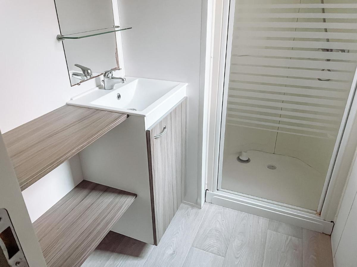 3 Bedroom Chalets Camping Lei Suves - Joycasa Roquebrune-sur Argens Dış mekan fotoğraf