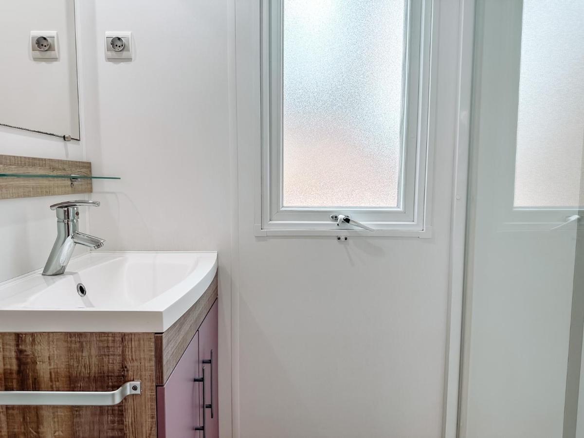 3 Bedroom Chalets Camping Lei Suves - Joycasa Roquebrune-sur Argens Dış mekan fotoğraf
